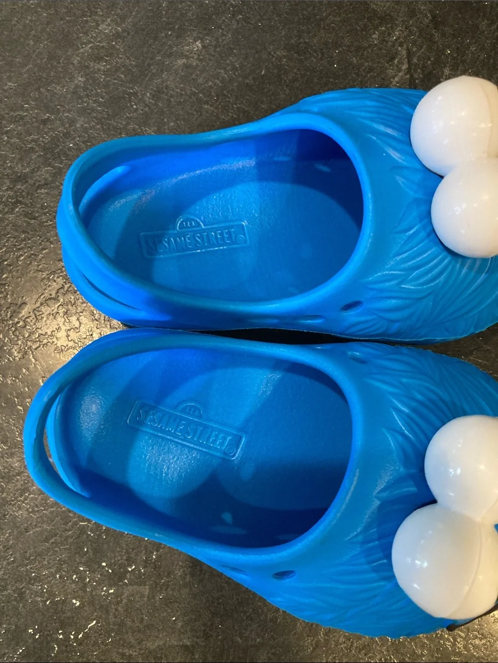 Boys Sesame Street Cookie Monster blue sandals size 4